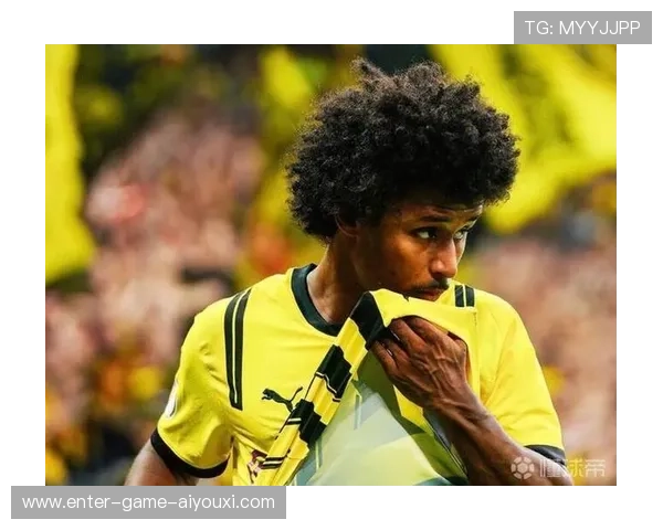 多特阿德耶米反向停球后直接抽射全场爆叫