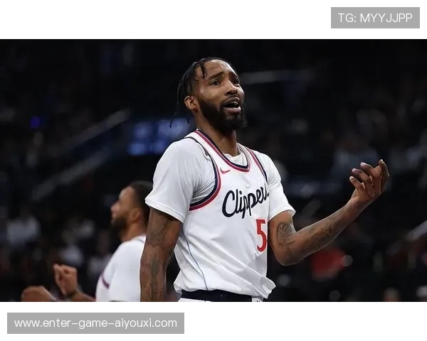 快船比赛中段连连得手保持领先 快船比赛中段连连得手保持领先