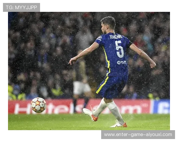 切尔西中路突破配合翻开局面，若日尼奥门前补射