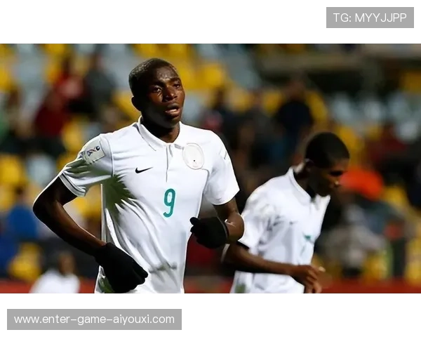 那不勒斯奥斯梅恩高点头槌带俱乐部走向荣耀